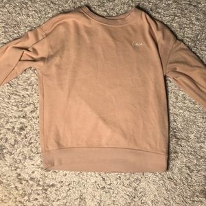 Pink H&M shirt that says love on the side 👀✨